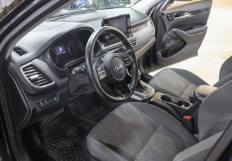 Подержанный автомобиль Kia Seltos 2020 года (15 фото)