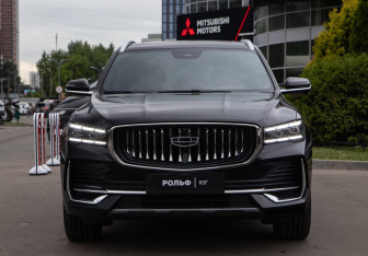 Подержанный автомобиль Geely Monjaro 2024 года (26 фото)