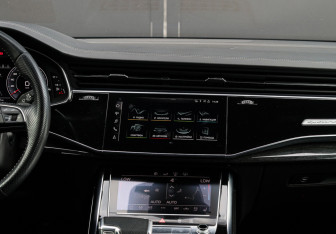 Подержанный автомобиль Audi Q7 2020 года (15 фото)