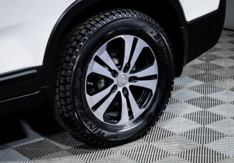 Подержанный автомобиль Kia Sorento 2012 года (15 фото)