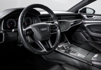 Подержанный автомобиль Audi A7 2021 года (14 фото)