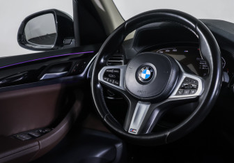 Подержанный автомобиль BMW X3 2021 года (12 фото)