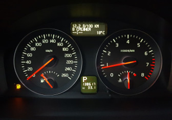 Подержанный автомобиль Volvo S40 2012 года (14 фото)