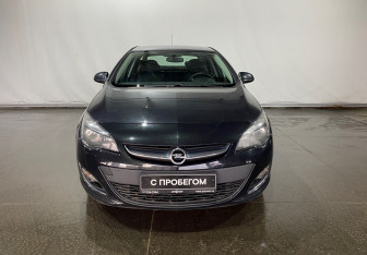 Подержанный автомобиль Opel Astra Sedan 2012 года (2 фото)