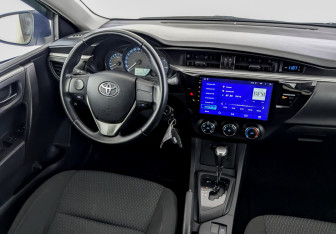 Подержанный автомобиль Toyota Corolla Sedan 2015 года (28 фото)
