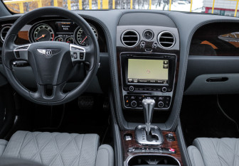 Подержанный автомобиль Bentley Flying Spur 2014 года (10 фото)