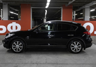 Подержанный автомобиль Infiniti QX50 2014 года (8 фото)