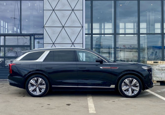 Подержанный автомобиль Hongqi E-HS9 2021 года (4 фото)