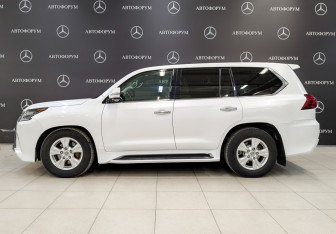 Подержанный автомобиль Lexus LX 2015 года (8 фото)