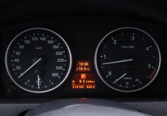 Подержанный автомобиль BMW X5 2011 года (12 фото)