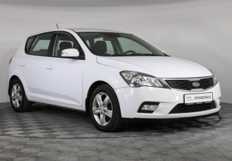Подержанный автомобиль Kia Ceed Hatchback 2011 года (3 фото)