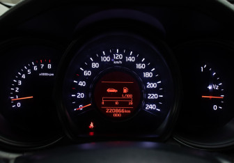 Подержанный автомобиль Kia Ceed Hatchback 2013 года (13 фото)