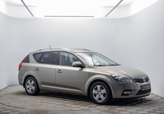 Подержанный автомобиль Kia Ceed Wagon 2010 года (3 фото)