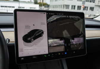 Подержанный автомобиль Tesla Model 3 2022 года (14 фото)