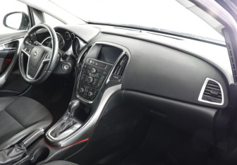 Подержанный автомобиль Opel Astra Hatchback 2012 года (6 фото)