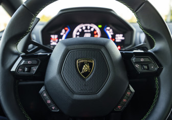 Подержанный автомобиль Lamborghini Huracán Coupe 2019 года (16 фото)