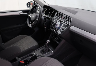 Подержанный автомобиль Volkswagen Tiguan 2021 года (10 фото)