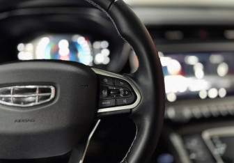 Подержанный автомобиль Geely Atlas Pro 2023 года (12 фото)