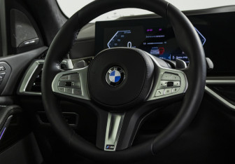 Подержанный автомобиль BMW X7 2023 года (11 фото)