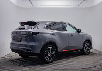 Подержанный автомобиль Changan UNI-S 2024 года (5 фото)