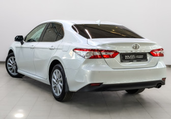 Подержанный автомобиль Toyota Camry Sedan 2022 года (7 фото)