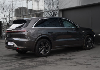 Подержанный автомобиль LiXiang L6 2024 года (5 фото)