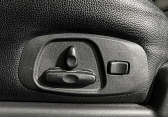 Подержанный автомобиль Mitsubishi Pajero 2012 года (14 фото)