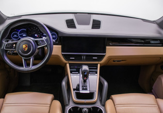 Подержанный автомобиль Porsche Cayenne 2020 года (13 фото)