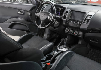 Подержанный автомобиль Citroen C-Crosser 2012 года (11 фото)
