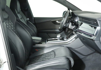 Подержанный автомобиль Audi Q7 2021 года (9 фото)