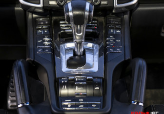 Подержанный автомобиль Porsche Cayenne 2012 года (16 фото)