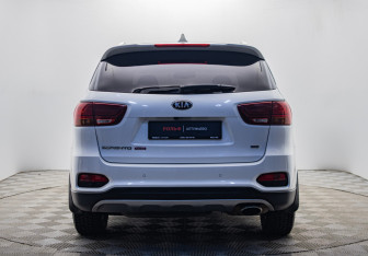 Подержанный автомобиль Kia Sorento 2018 года (4 фото)