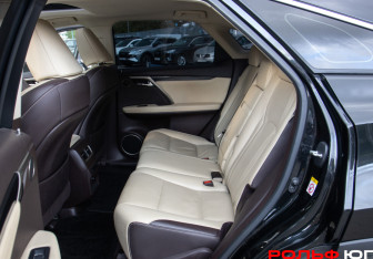 Подержанный автомобиль Lexus RX 2018 года (8 фото)