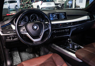 Подержанный автомобиль BMW X5 2017 года (14 фото)