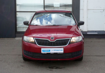 Подержанный автомобиль Skoda Rapid Liftback 2014 года (2 фото)