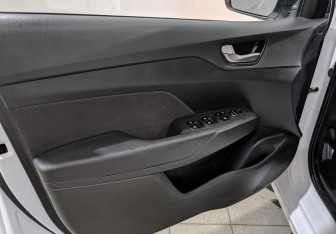 Подержанный автомобиль Hyundai Solaris Sedan 2022 года (19 фото)