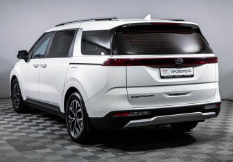 Подержанный автомобиль Kia Carnival 2021 года (7 фото)