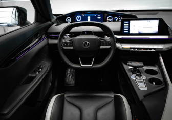 Подержанный автомобиль Changan UNI-V 2023 года (9 фото)