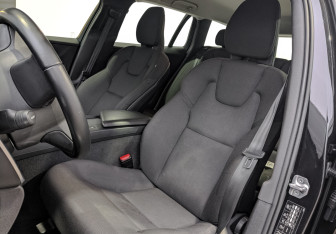 Подержанный автомобиль Volvo V60 2020 года (20 фото)