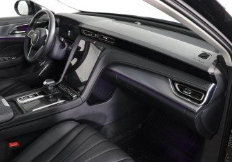 Подержанный автомобиль Hongqi H5 2024 года (10 фото)