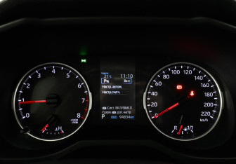 Подержанный автомобиль Toyota RAV4 2020 года (11 фото)