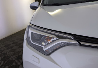 Подержанный автомобиль Toyota RAV4 2019 года (17 фото)