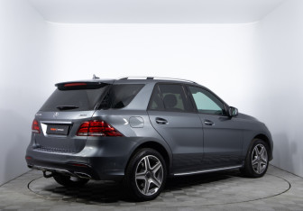 Подержанный автомобиль Mercedes-Benz GLE 2017 года (6 фото)