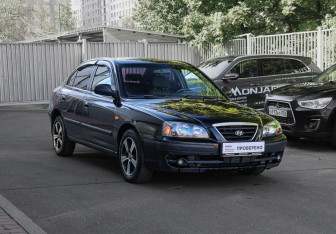 Подержанный автомобиль Hyundai Elantra Sedan 2004 года (3 фото)