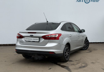 Подержанный автомобиль Ford Focus Sedan 2012 года (5 фото)