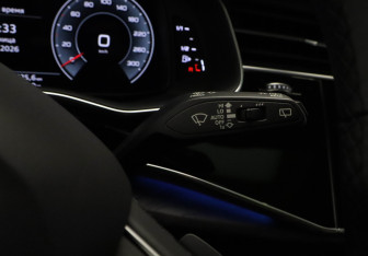 Подержанный автомобиль Audi Q8 2021 года (15 фото)