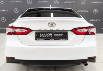 Подержанный автомобиль Toyota Camry Sedan 2019 года (6 фото)