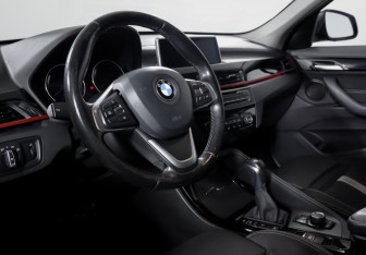 Подержанный автомобиль BMW X1 2017 года (14 фото)
