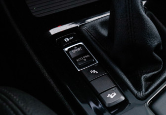 Подержанный автомобиль BMW X1 2017 года (18 фото)