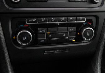 Подержанный автомобиль Volkswagen Golf Hatchback 2012 года (15 фото)